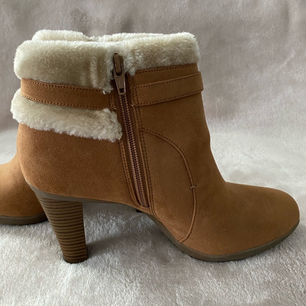 Liz Claiborne LC Scrappy booties